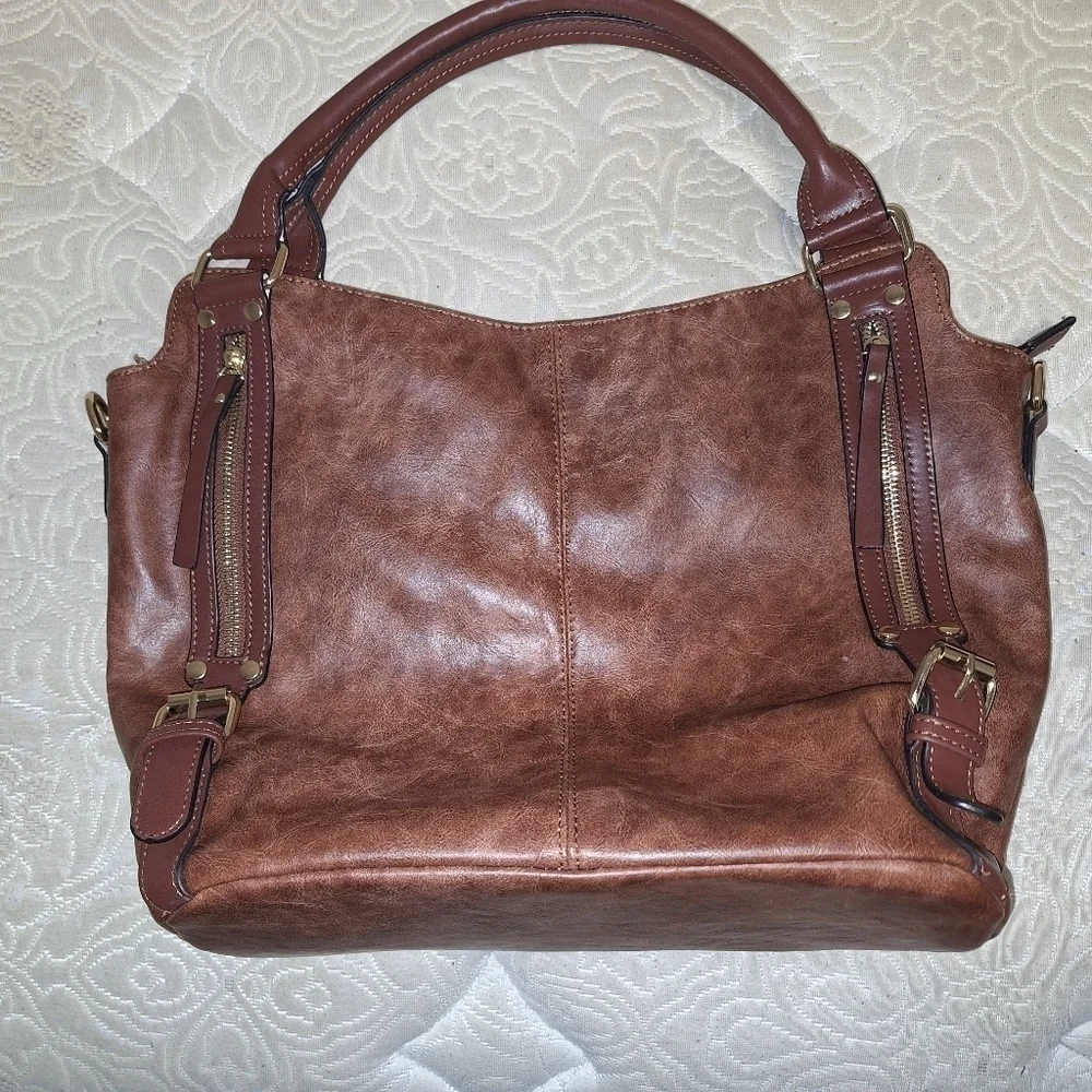 Unbranded soft leather (pleather) purse. It's in EUC, like new. 13
